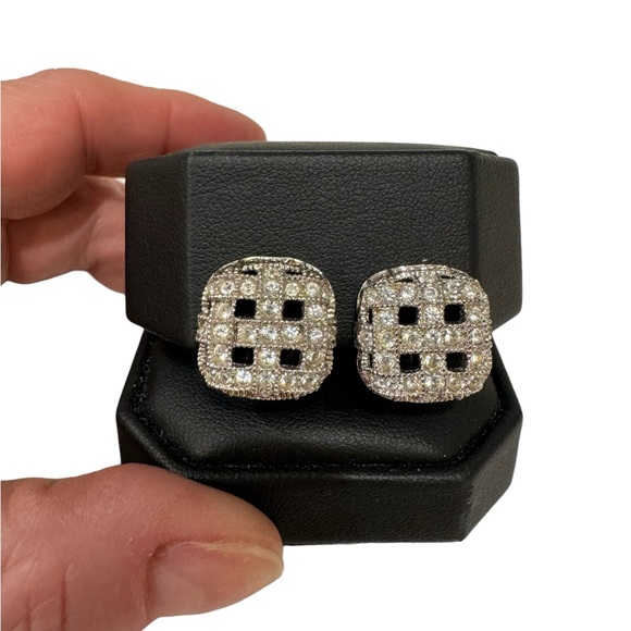 Jewelry - Beautiful square basket weave clip on earrings. Vintage. EUC